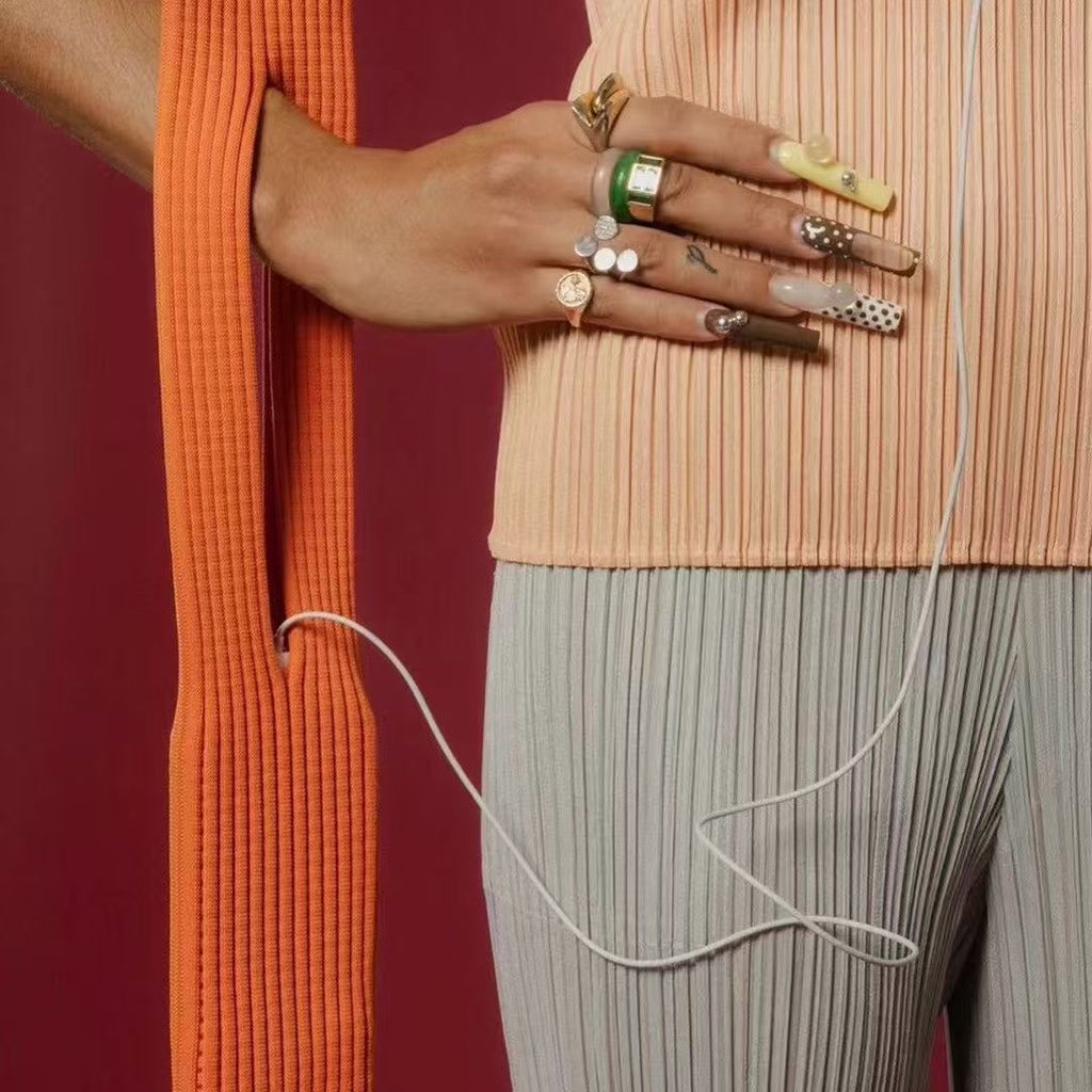 THE PHONE SLING — MYRTILLE